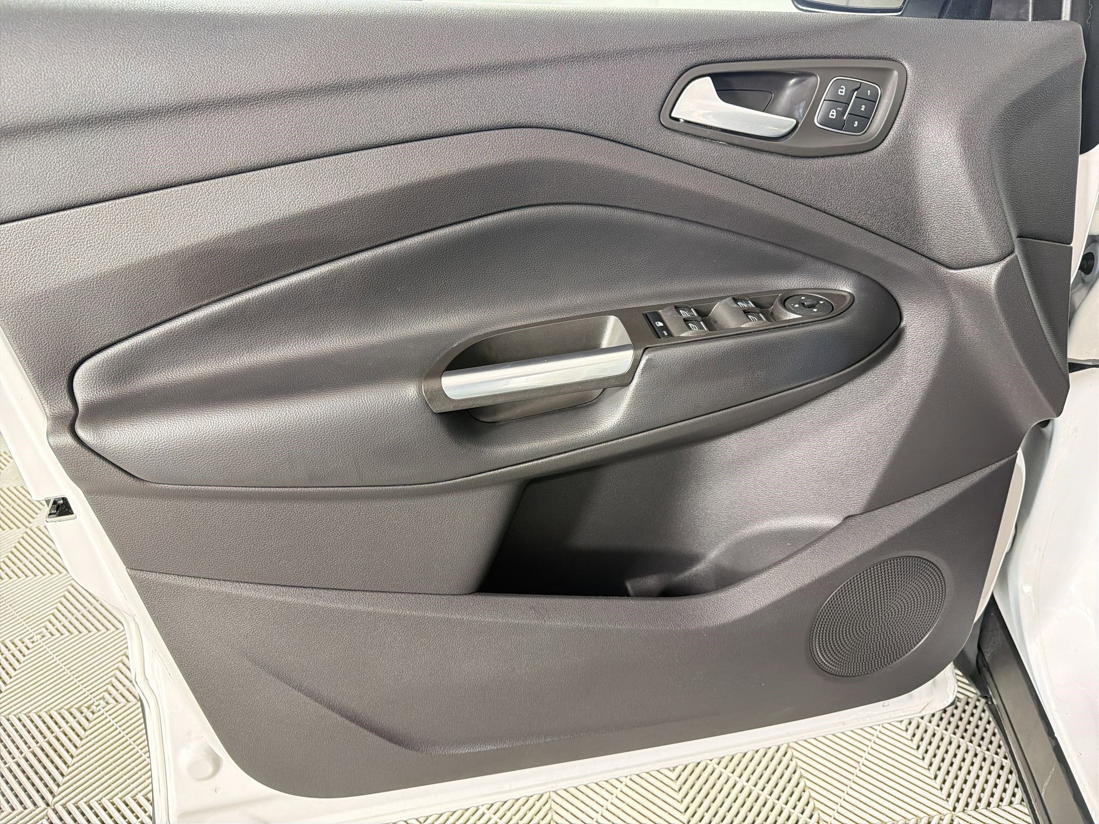 Used 2019 Ford Escape Titanium image 13