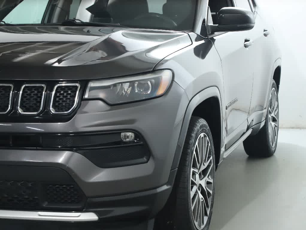 Used 2023 Jeep Compass Limited w/ Elite Group AWD/4WD image 4