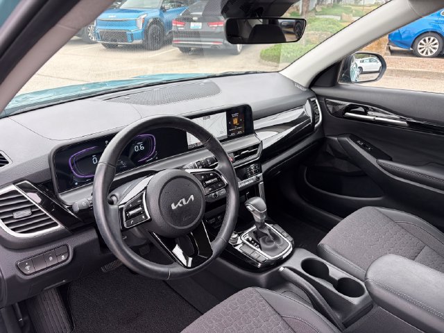 Certified 2025 Kia Seltos S FWD image 2