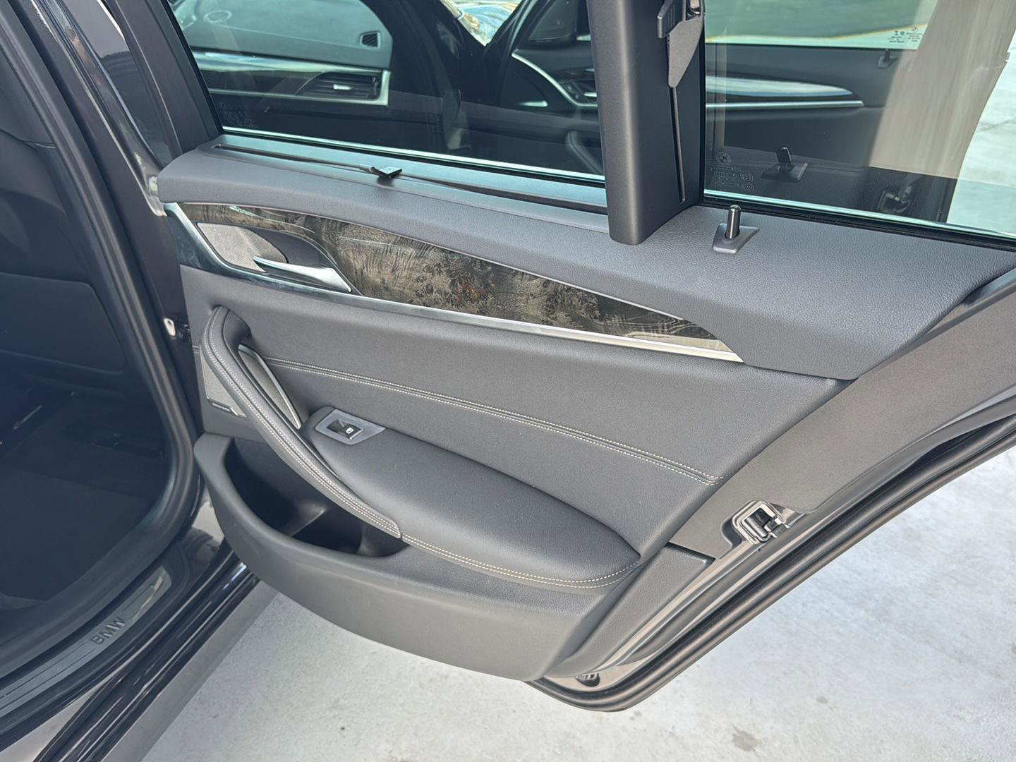 Used 2021 BMW 540i w/ M Sport Package RWD image 14
