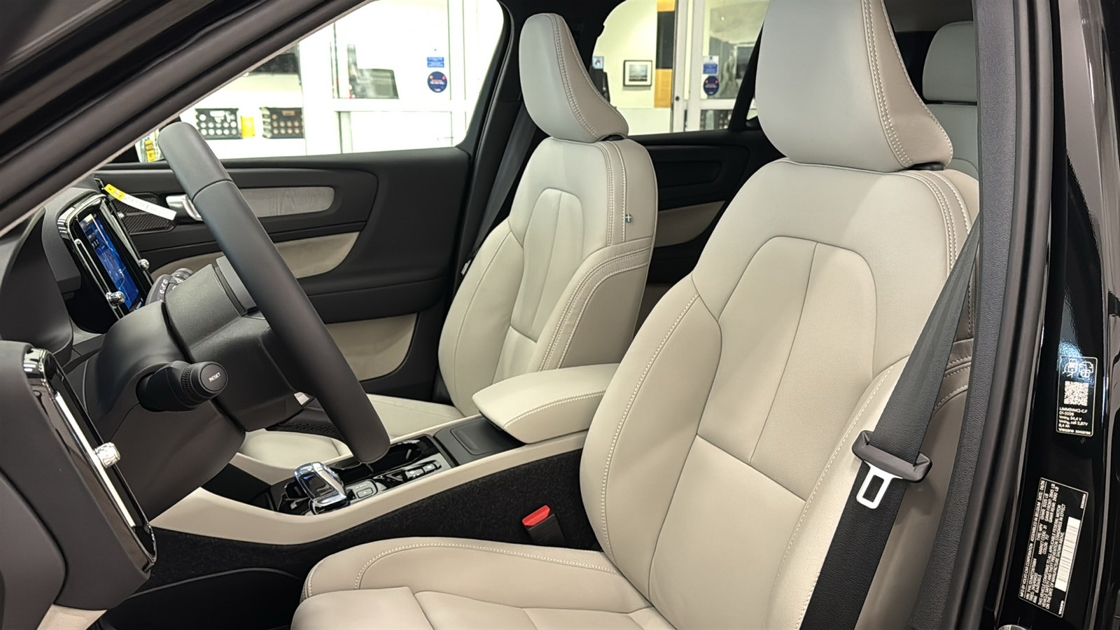 New 2026 Volvo XC40 B5 Ultra w/ Protection Package Premier AWD/4WD image 23