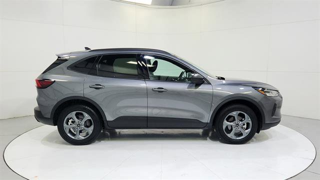 Used 2025 Ford Escape ST-Line image 9