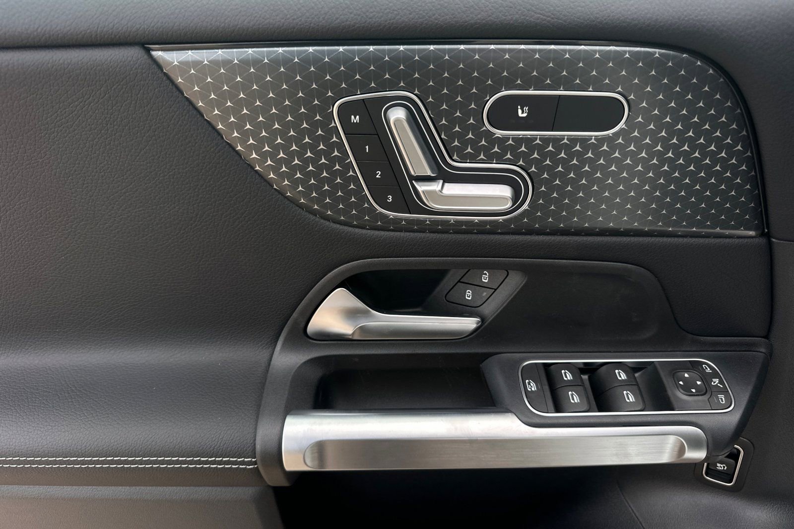 New 2026 Mercedes-Benz GLB 250 image 21