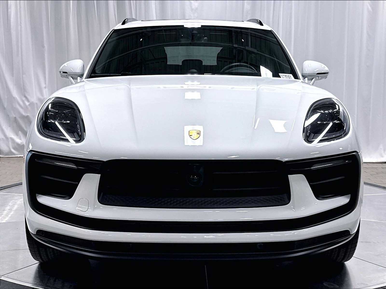 Used 2026 Porsche Macan AWD/4WD image 12