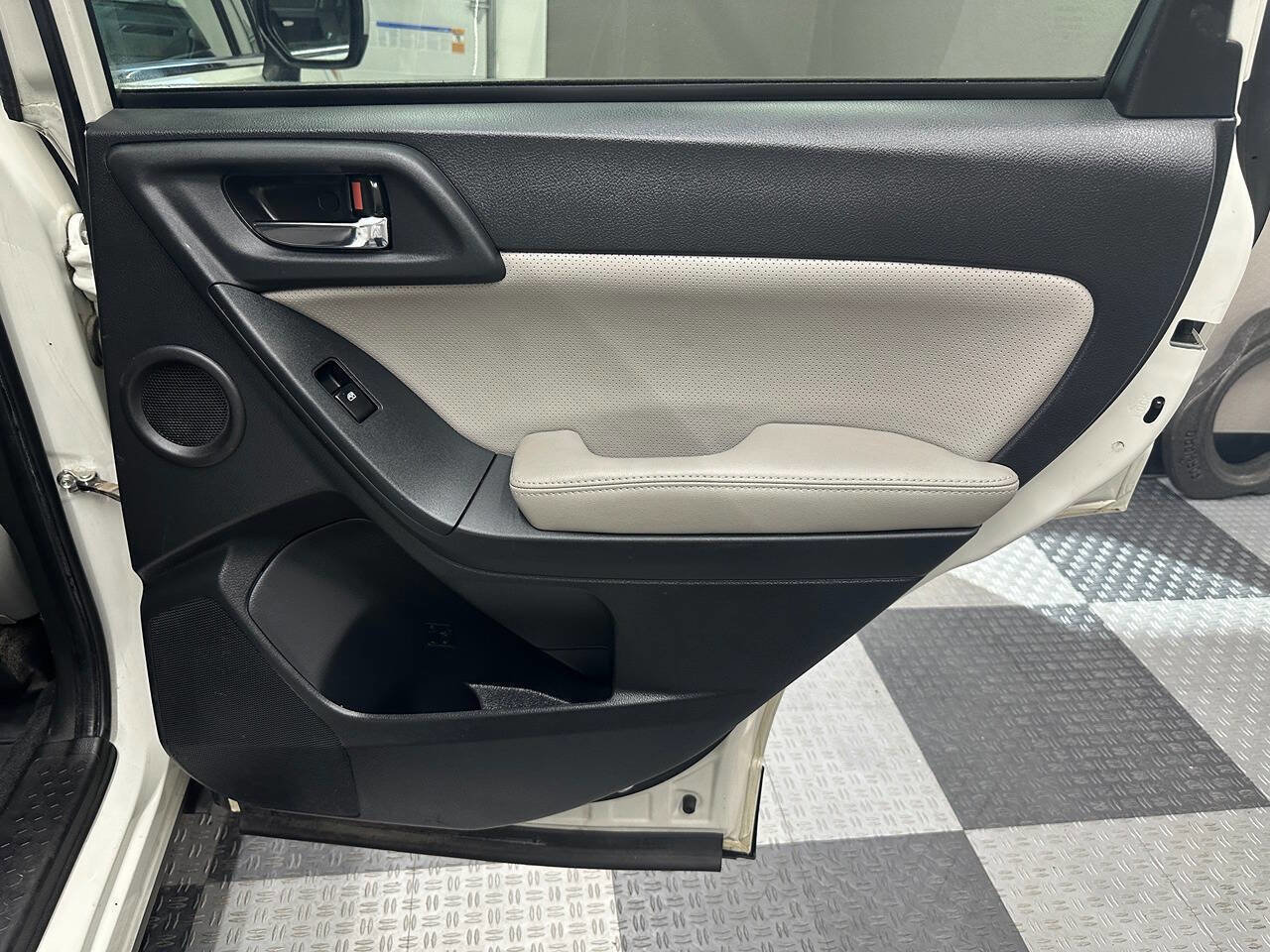 Used 2015 Subaru Forester 2.5i Limited image 22