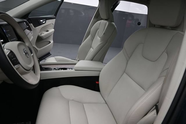 Used 2021 Volvo XC60 T5 Momentum w/ Premium Package AWD/4WD image 19