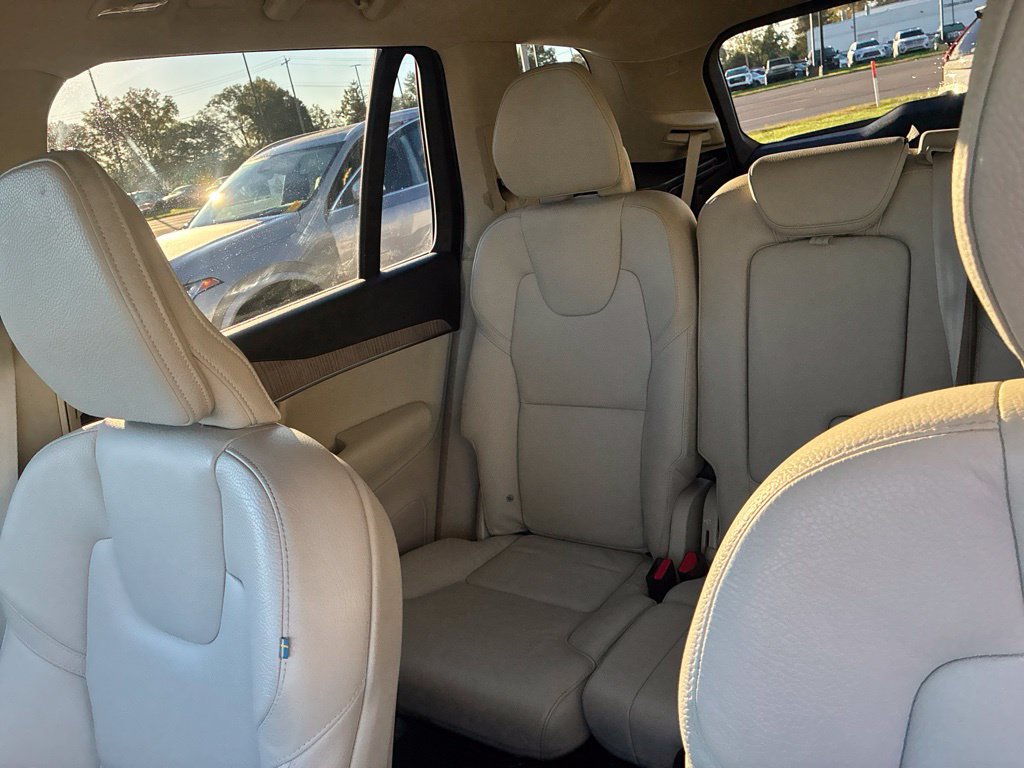 Used 2024 Volvo XC90 B6 Plus AWD/4WD image 11