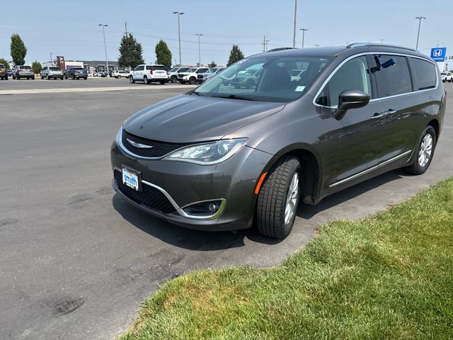 Used 2019 Chrysler Pacifica Touring-L FWD image 8