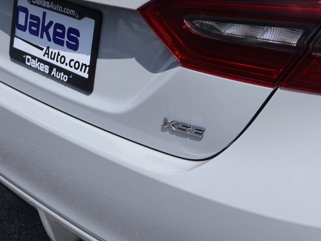 Used 2024 Toyota Camry XSE FWD image 8