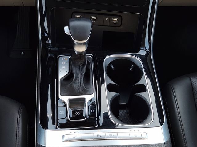 Used 2022 Kia Carnival EX image 16