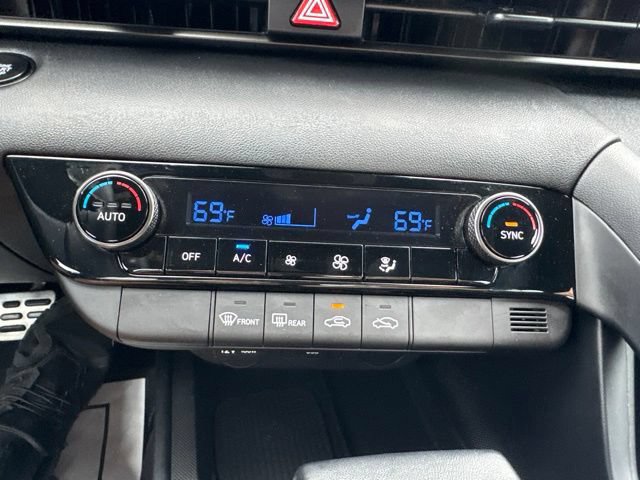 Used 2025 Hyundai Elantra Sport FWD image 22