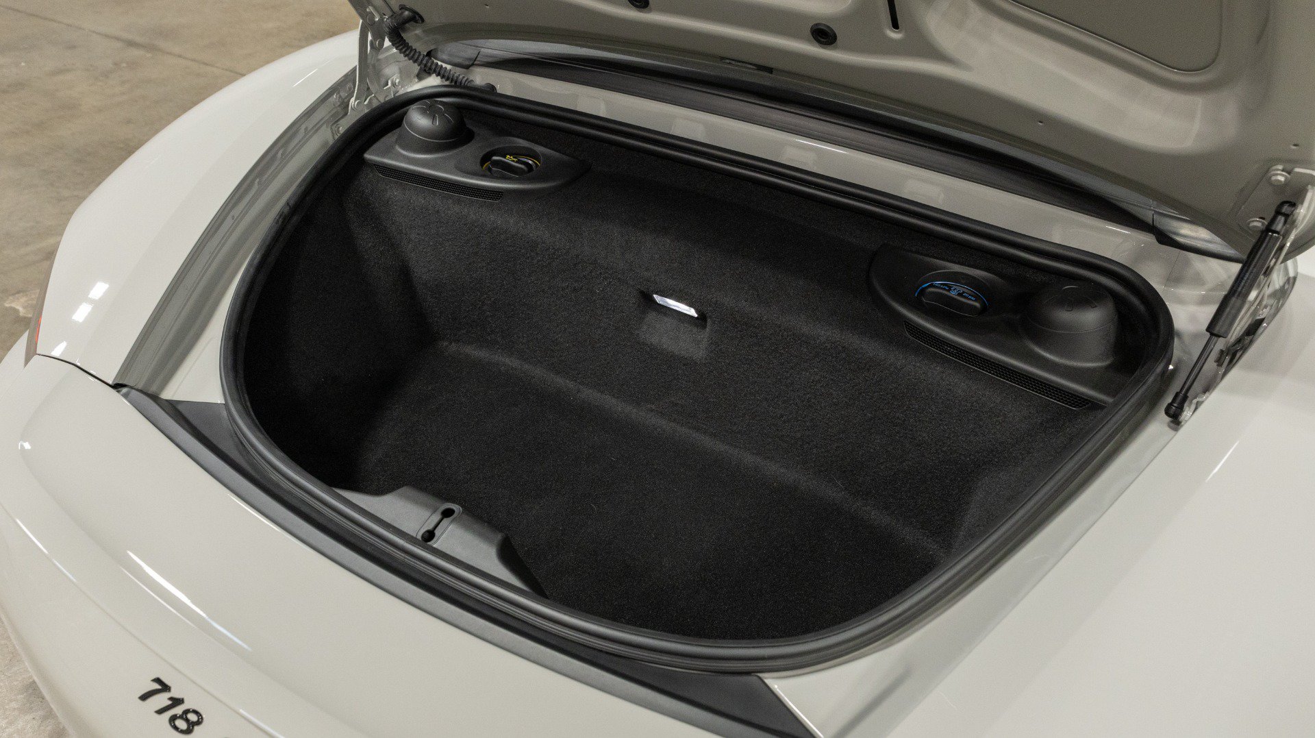 Used 2021 Porsche 718 Boxster RWD image 70