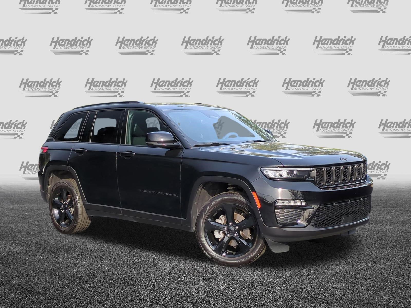 Used 2025 Jeep Grand Cherokee Limited w/ Black Appearance Package RWD image 2