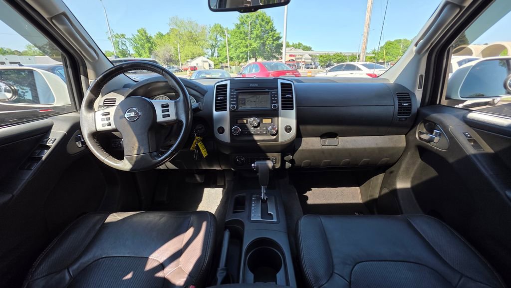 Used 2015 Nissan Frontier PRO-4X w/ Pro-4x Luxury Package AWD/4WD image 19