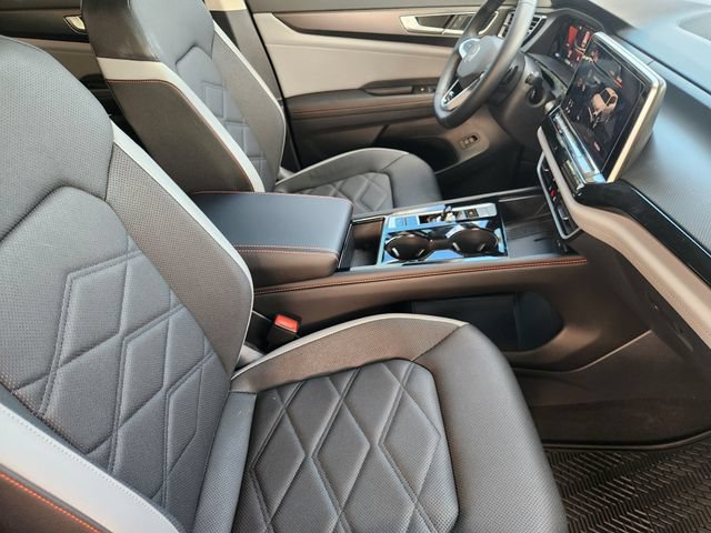 Used 2025 Volkswagen Atlas Peak Edition SE AWD/4WD image 14