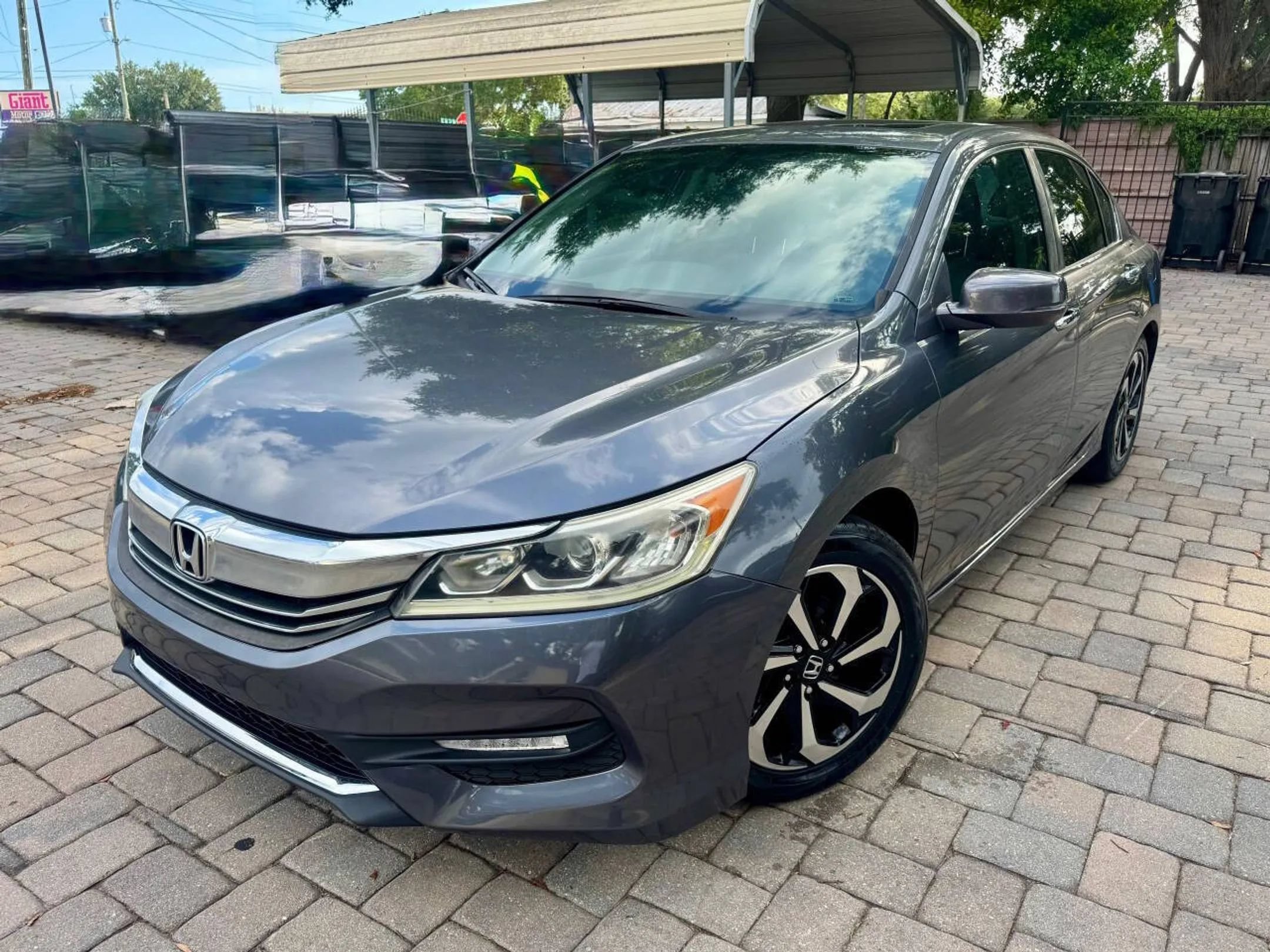 Used 2017 Honda Accord EX-L image 2