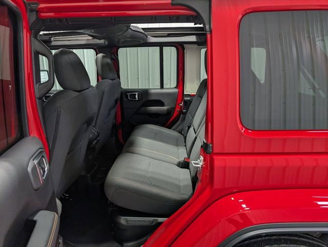 Used 2025 Jeep Wrangler Unlimited Sahara w/ Safety Group AWD/4WD image 10