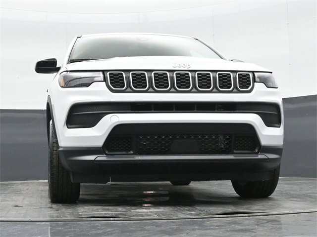 Used 2025 Jeep Compass Sport image 40