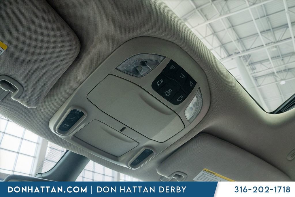 Used 2023 Chrysler Pacifica Limited image 48