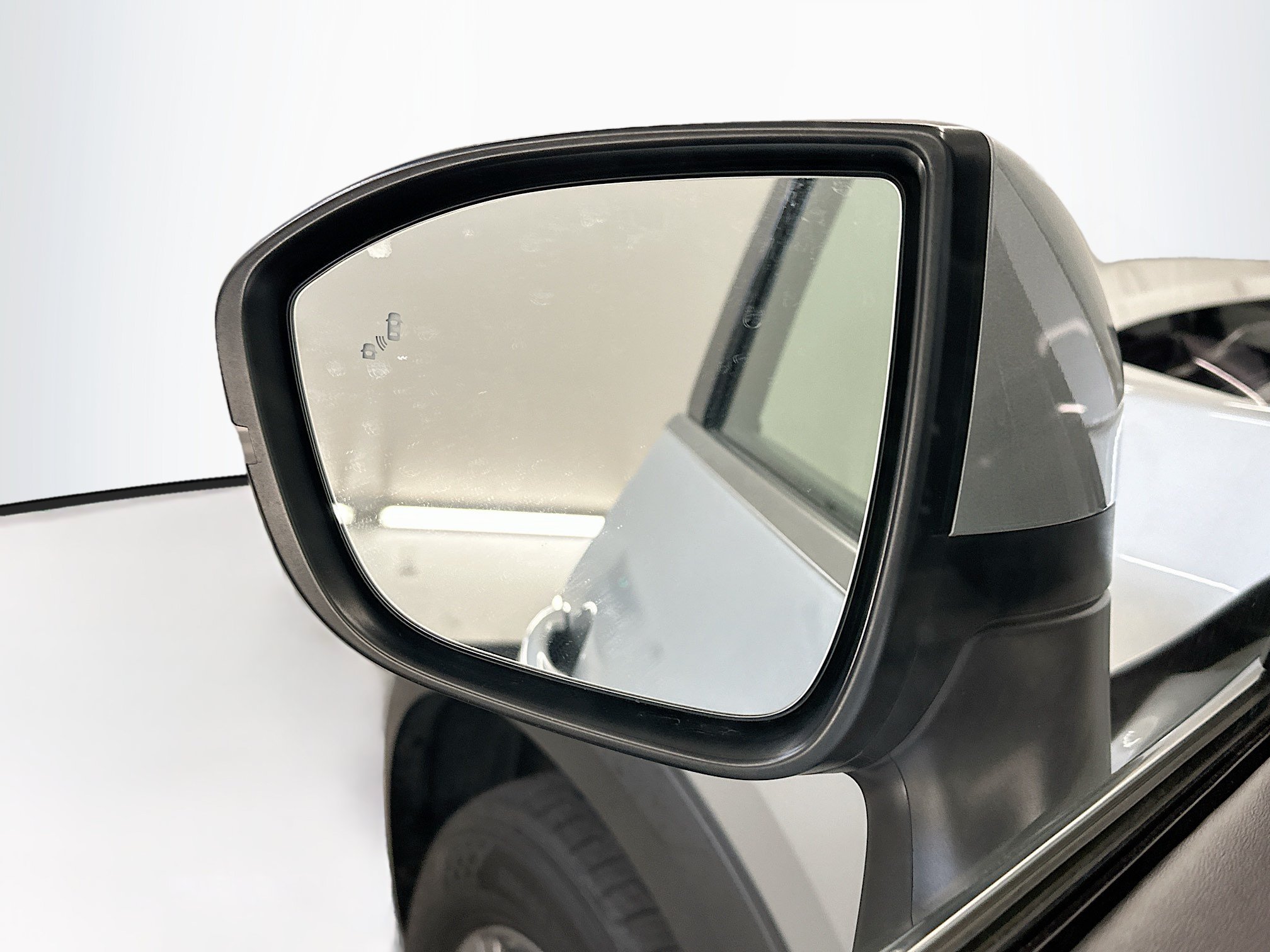 Used 2025 Nissan Pathfinder SV AWD/4WD image 16