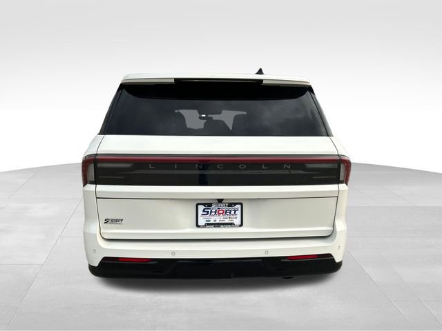 Used 2025 Lincoln Navigator Reserve AWD/4WD image 4
