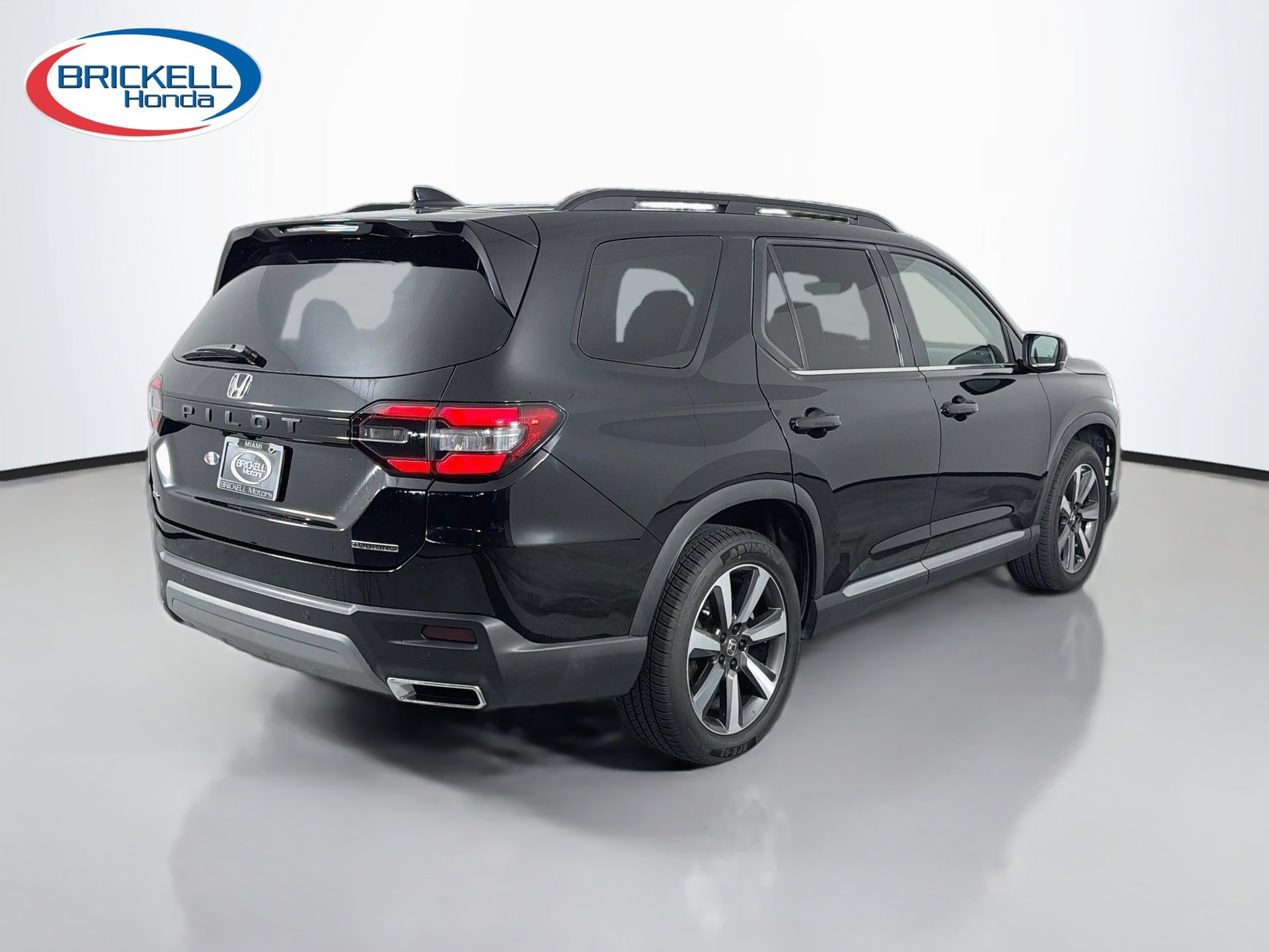Certified 2023 Honda Pilot Touring image 3