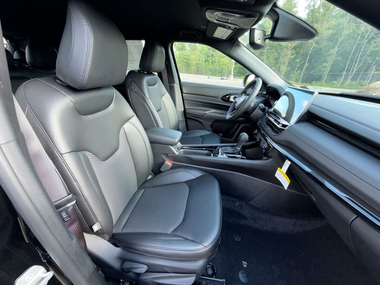 New 2026 Jeep Compass Latitude AWD/4WD image 23