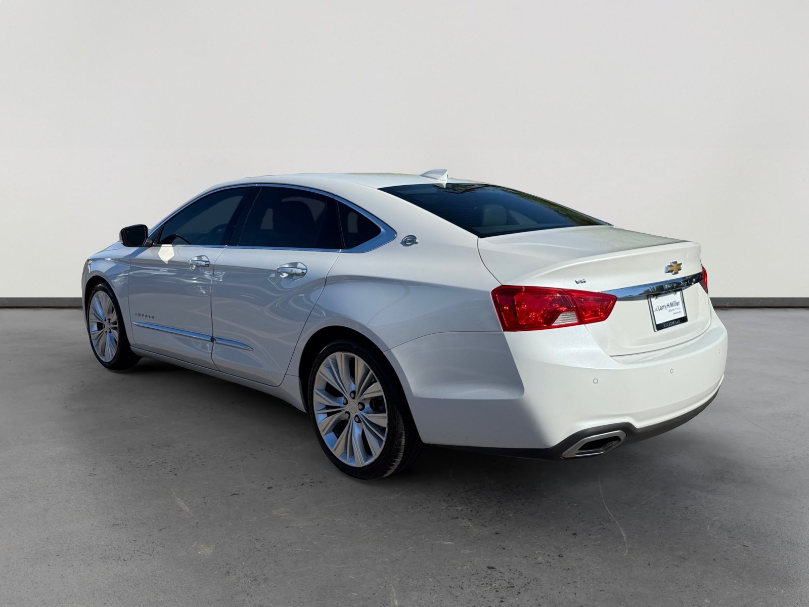 Used 2017 Chevrolet Impala Premier w/ Enhanced Convenience Package FWD image 3