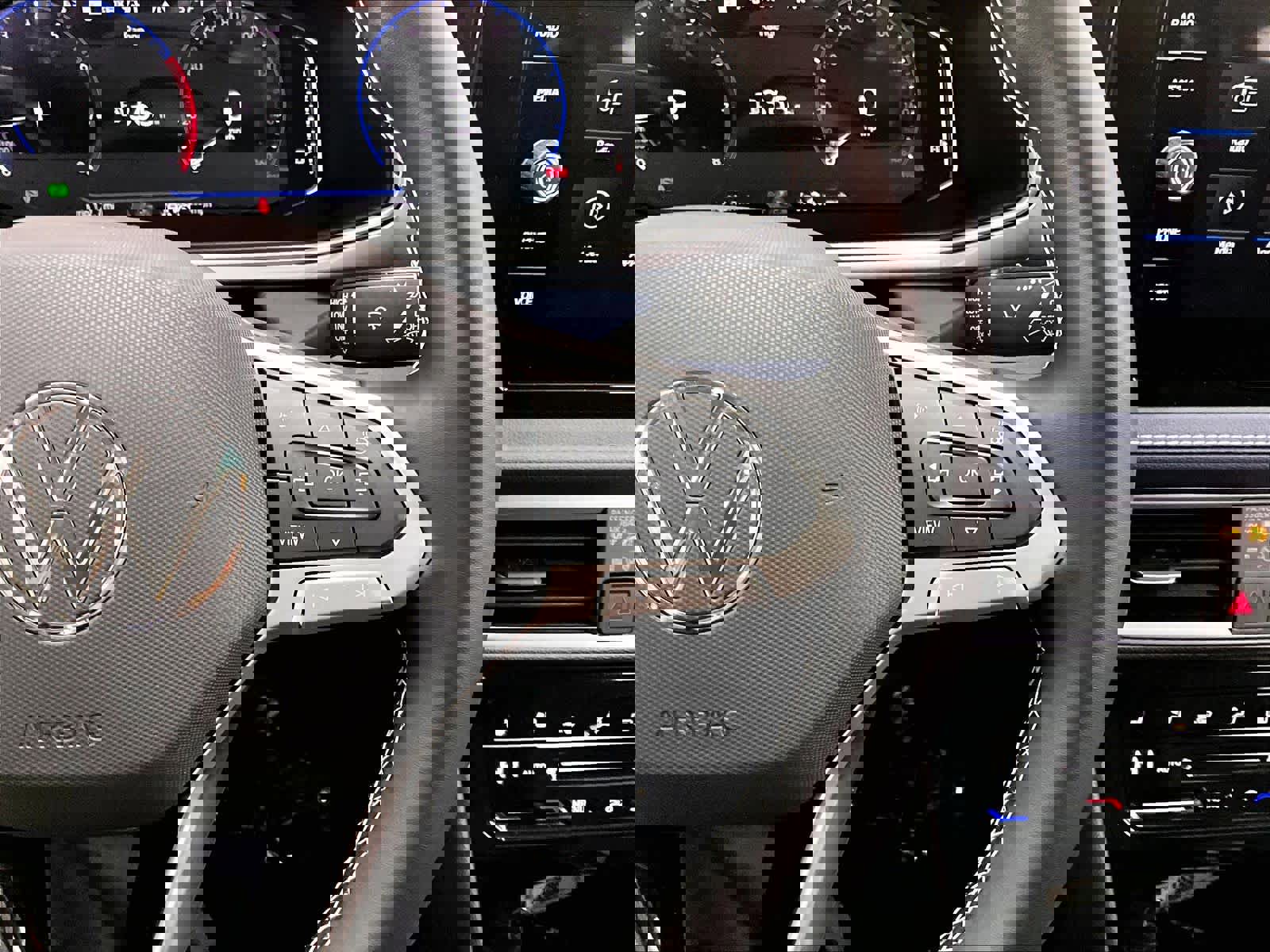 New 2026 Volkswagen Taos SEL image 18