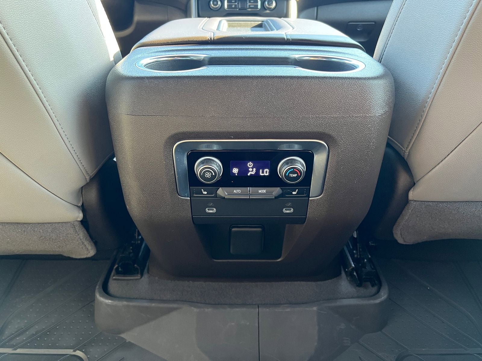 Used 2022 Chevrolet Tahoe LT w/ Luxury Package RWD image 22