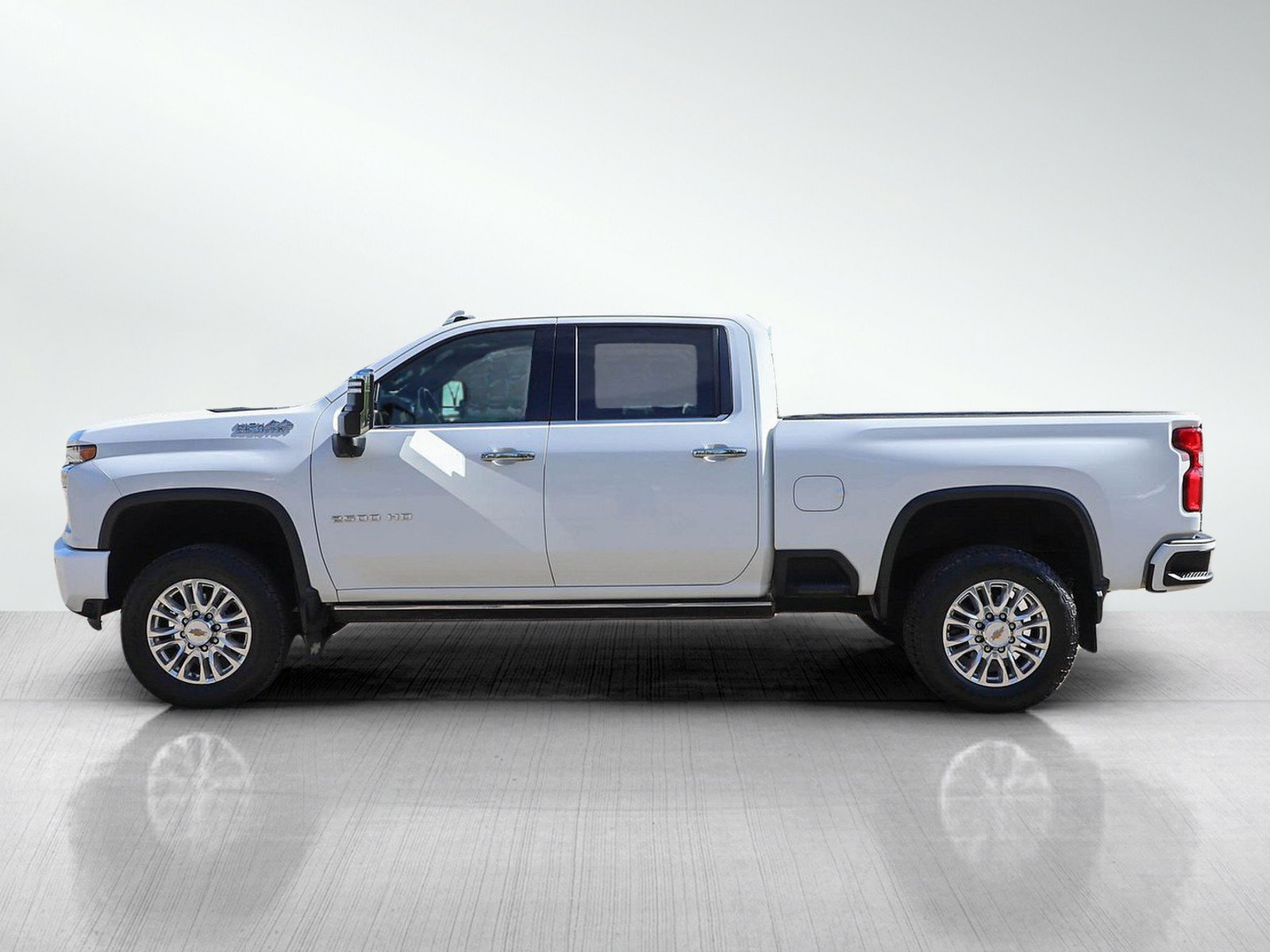 Used 2022 Chevrolet Silverado 2500 High Country w/ Safety Package II AWD/4WD image 2