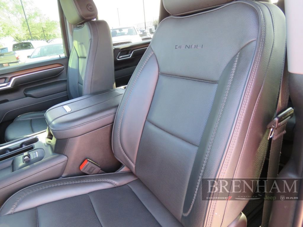 Used 2025 GMC Sierra 3500 Denali w/ Technology Package image 20