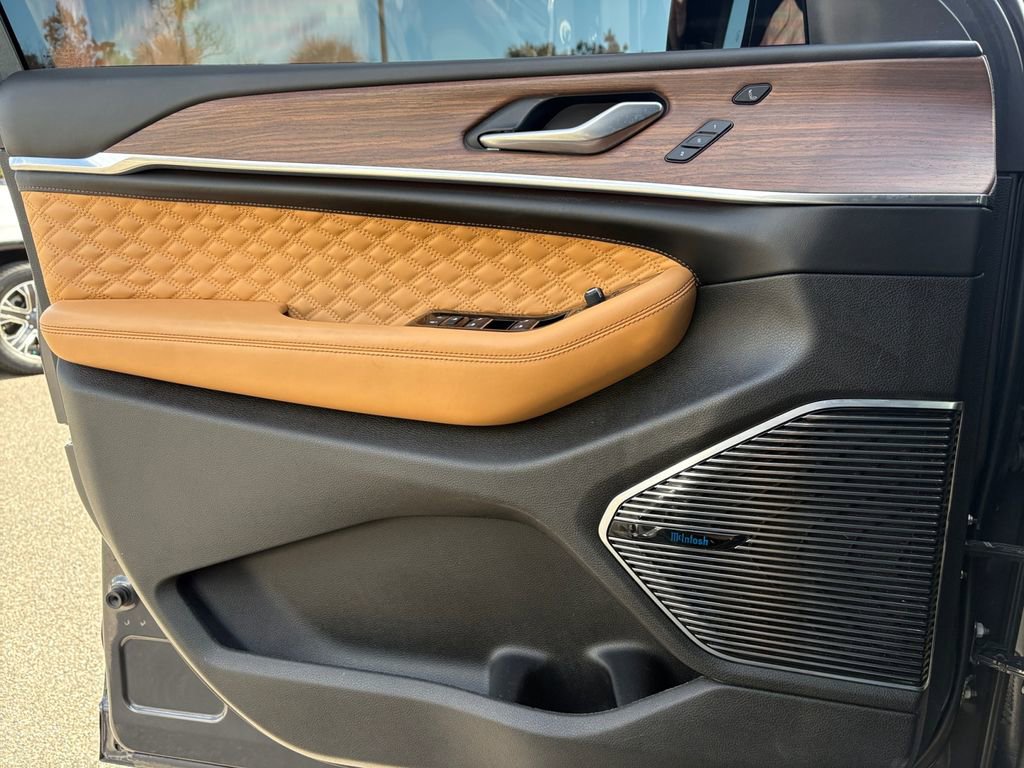 Used 2023 Jeep Grand Cherokee L Summit w/ Advanced Protech Group IV image 17