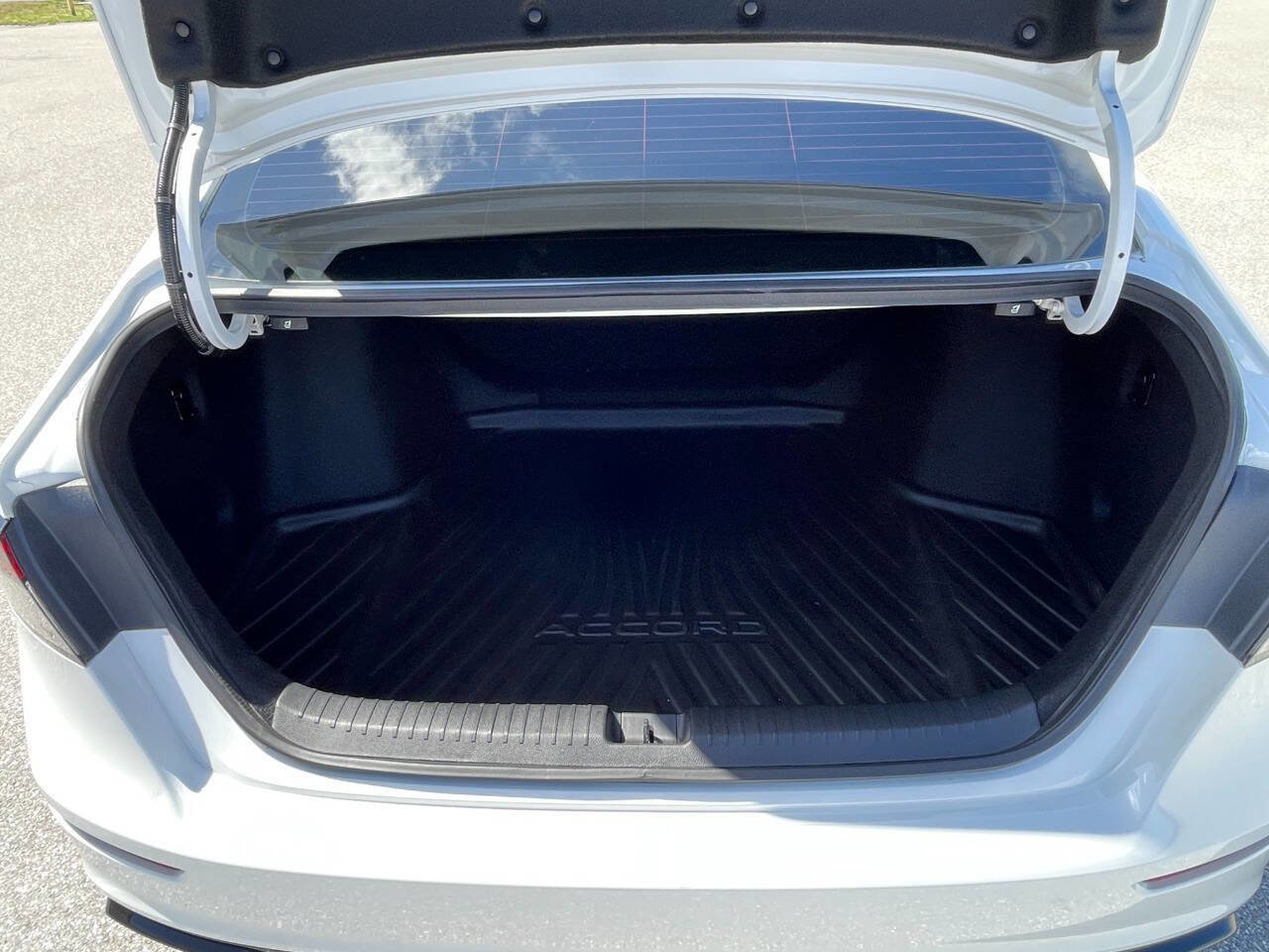 Used 2025 Honda Accord Sport image 35