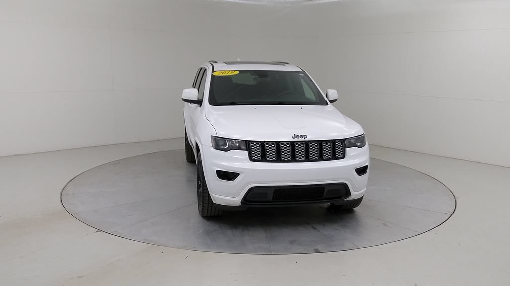Used 2019 Jeep Grand Cherokee Altitude AWD/4WD image 10