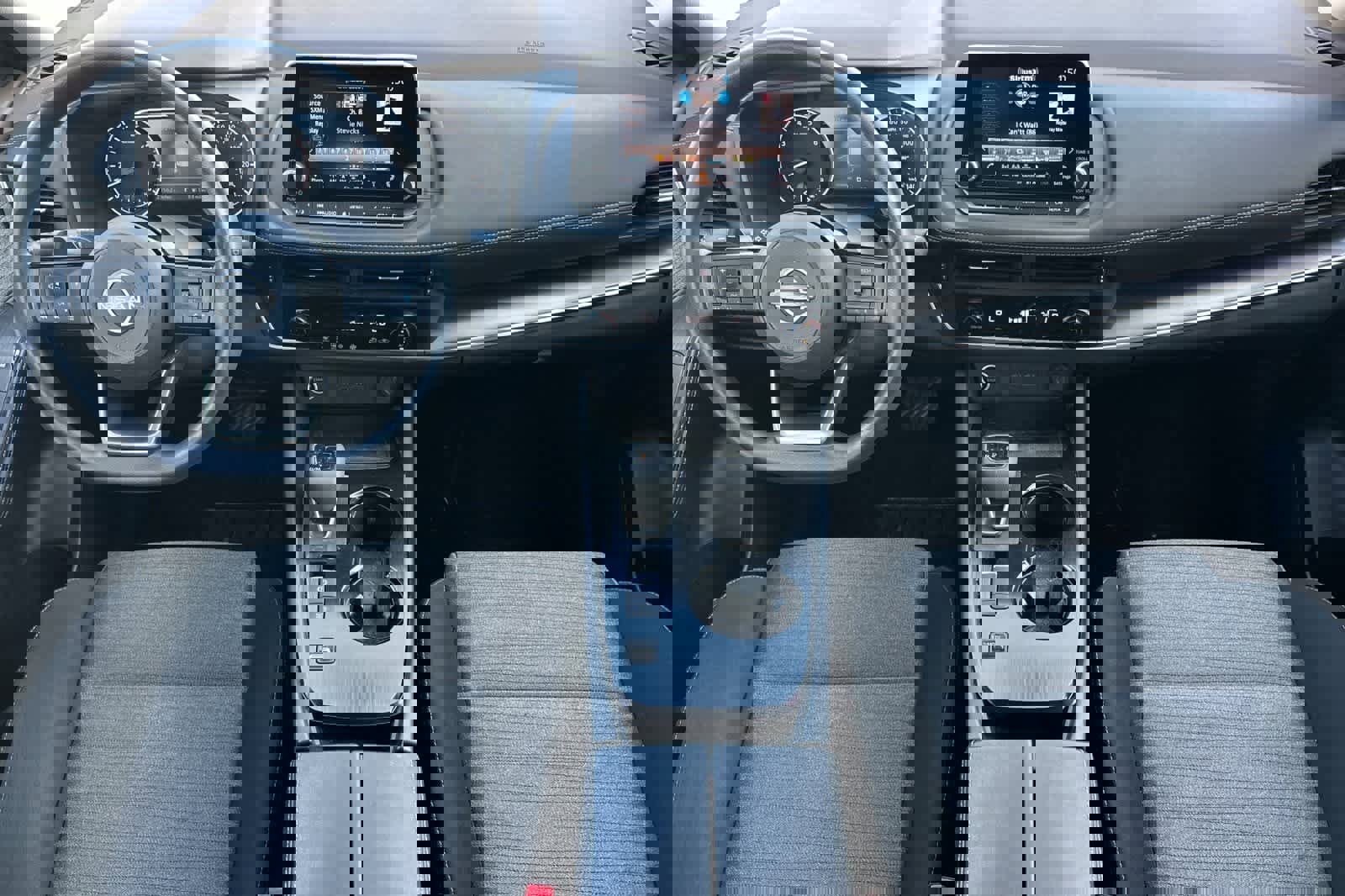 Used 2023 Nissan Rogue SV image 4