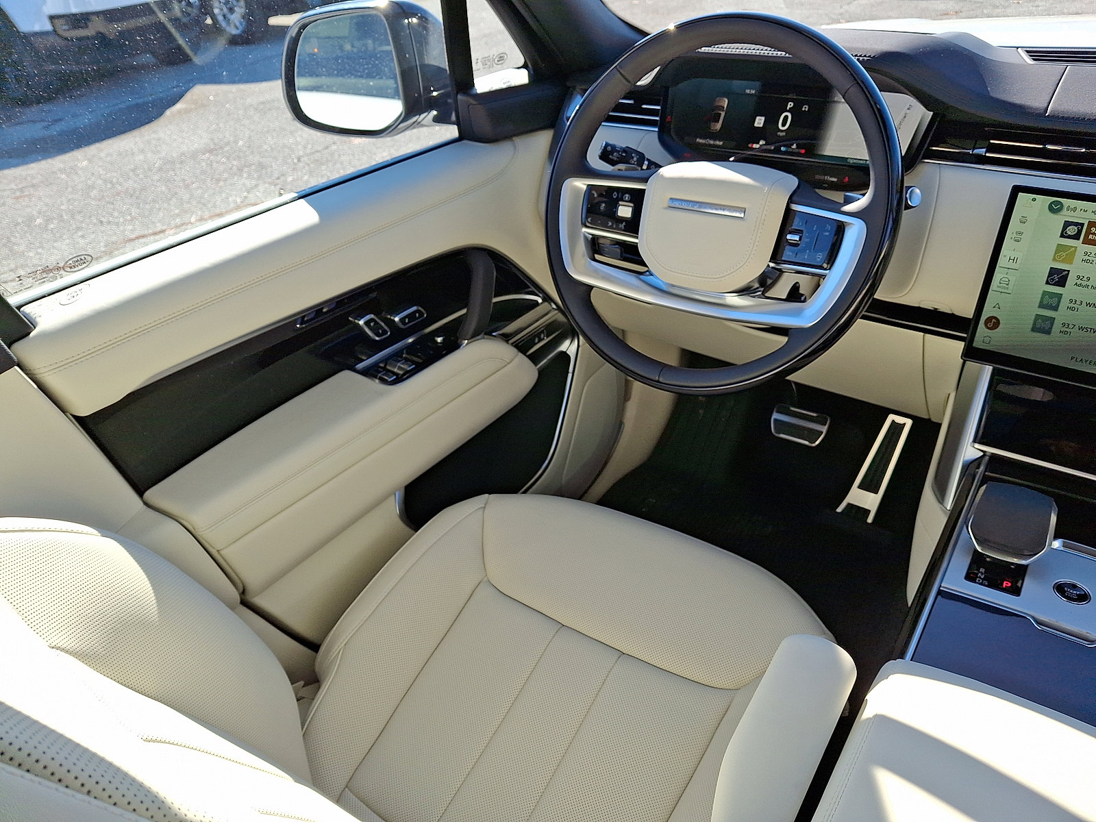 New 2026 Land Rover Range Rover Long Wheelbase SE image 11