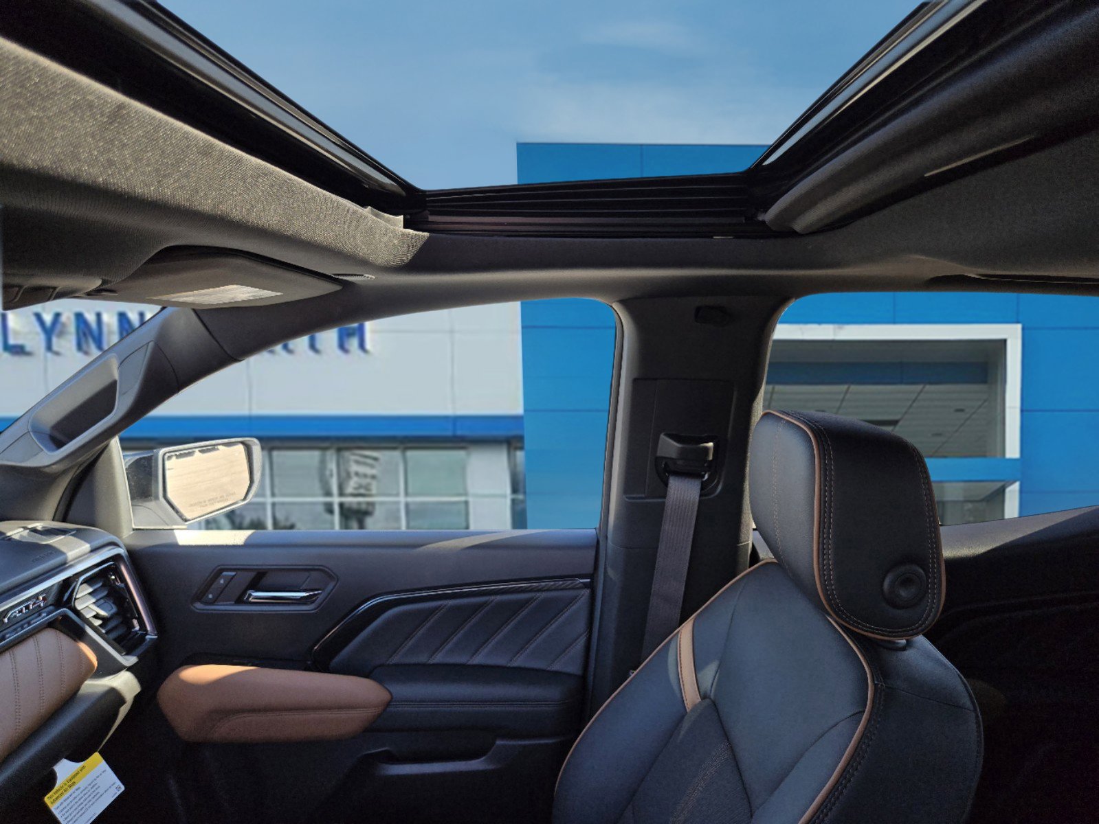 Used 2024 GMC Canyon AT4 w/ Technology Package AWD/4WD image 19