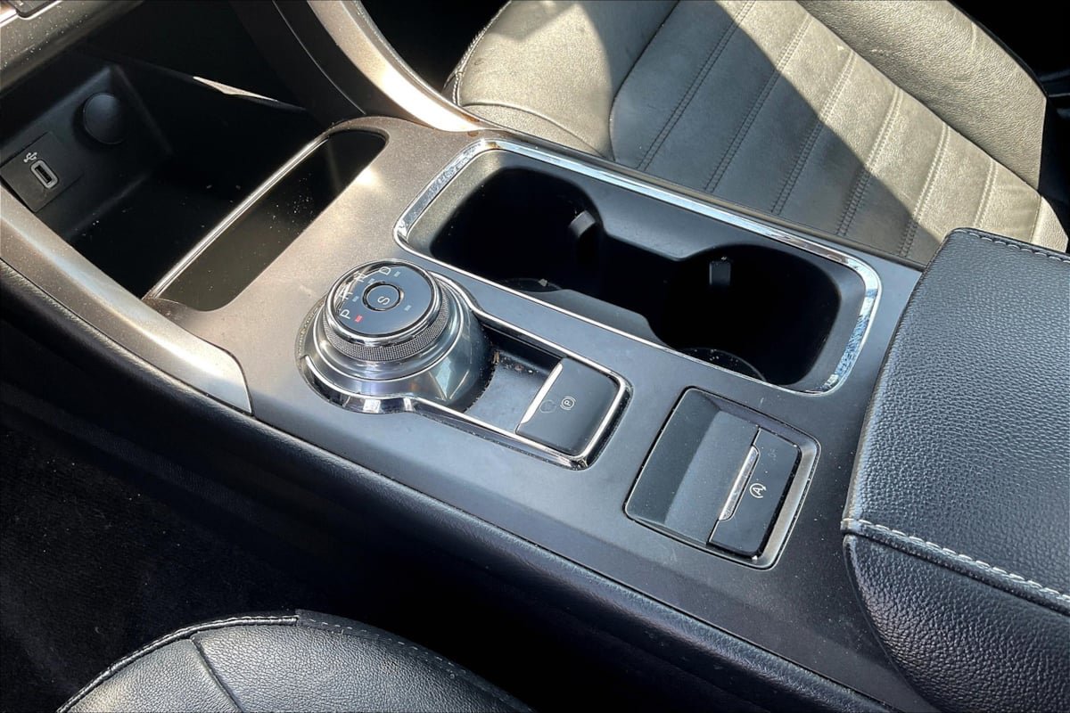 Used 2018 Ford Fusion SE w/ Fusion SE Technology Package FWD image 15