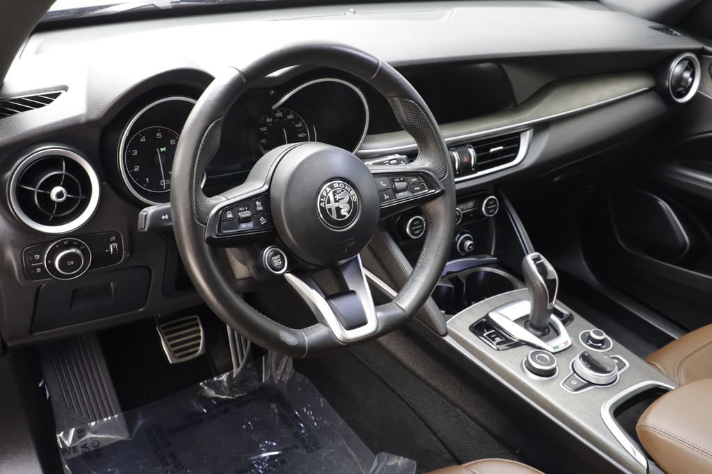 Used 2023 Alfa Romeo Stelvio Ti AWD/4WD image 7