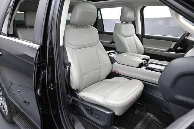 Used 2025 Ford Expedition Active AWD/4WD image 32