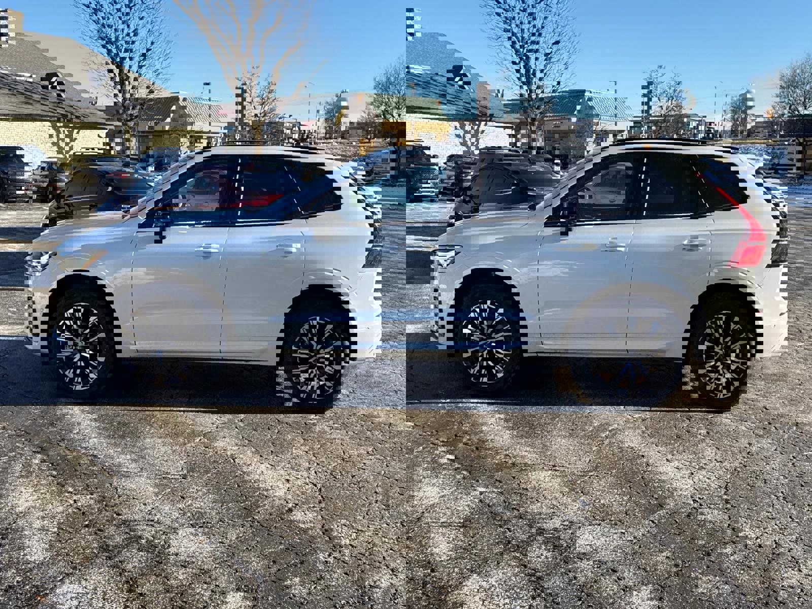 Certified 2025 Volvo XC60 B5 Plus image 8