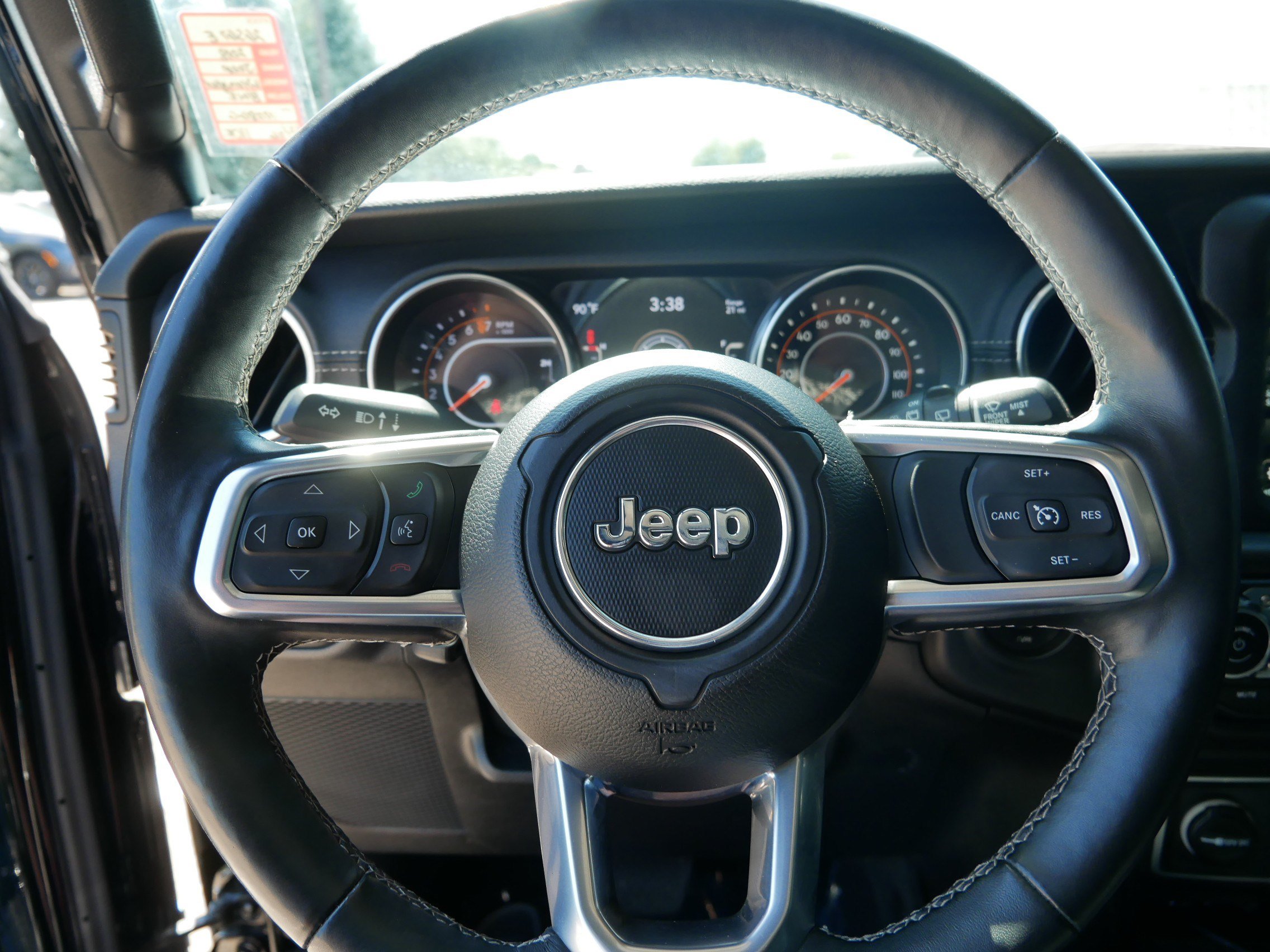 Used 2018 Jeep Wrangler Unlimited Sahara AWD/4WD image 26