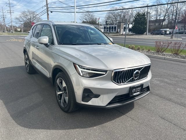 Certified 2025 Volvo XC40 B5 Plus AWD/4WD image 6