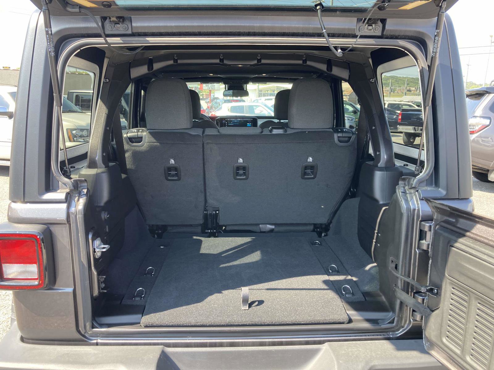 Used 2024 Jeep Wrangler Unlimited Sport image 8