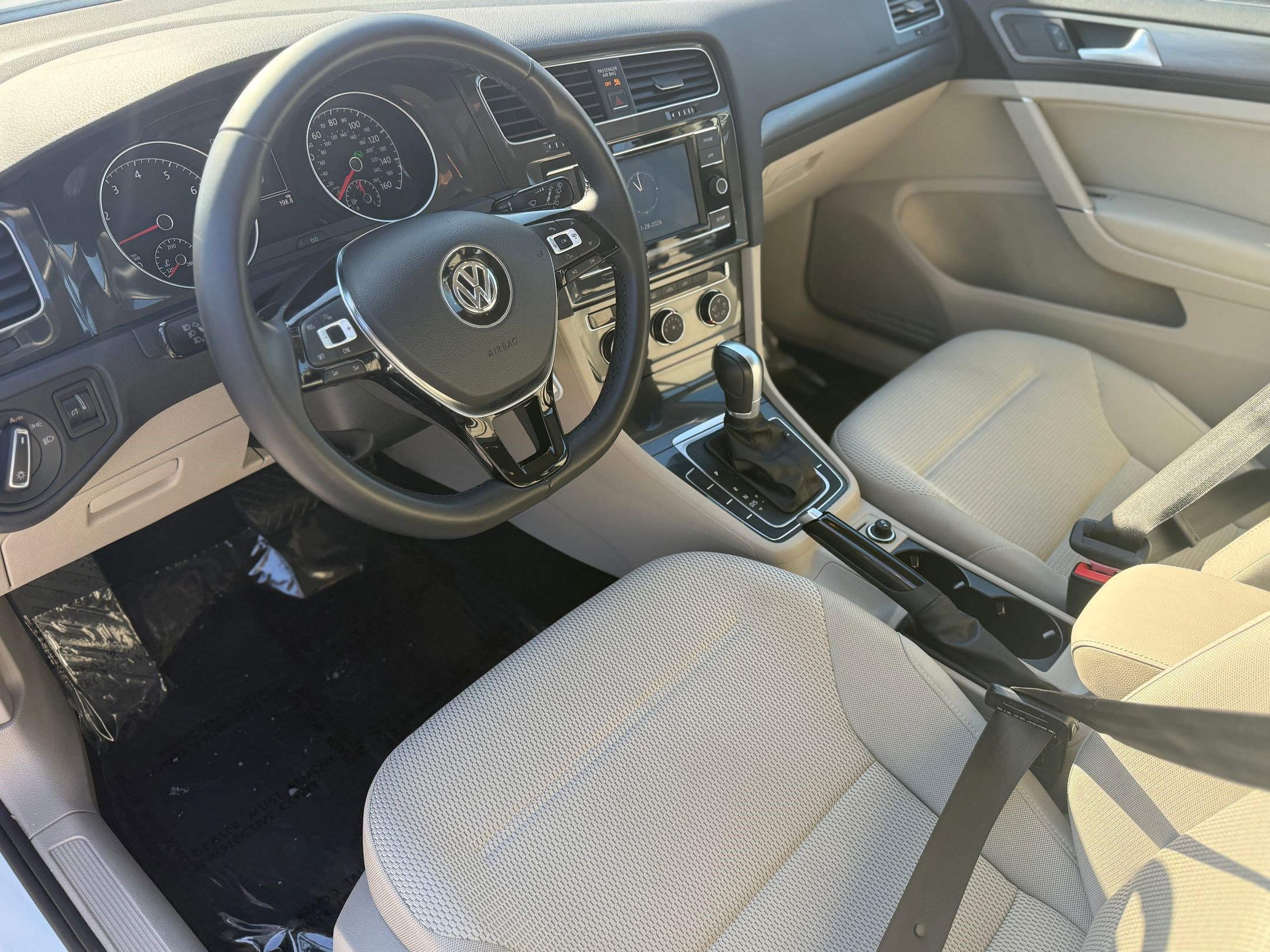 Used 2018 Volkswagen Golf S image 3