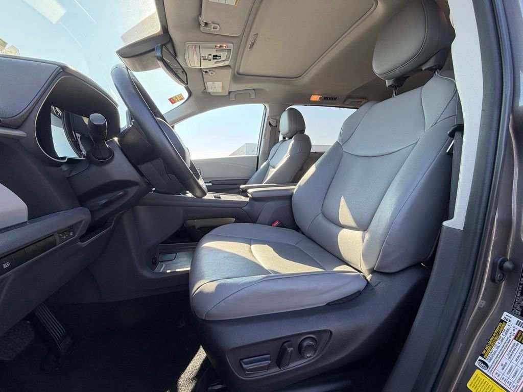 Used 2024 Toyota Sienna XLE image 16