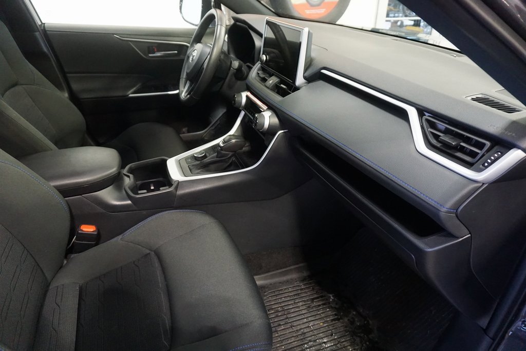 Used 2025 Toyota RAV4 SE image 21