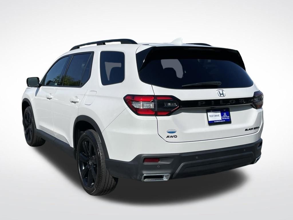 Certified 2025 Honda Pilot Black Edition image 4