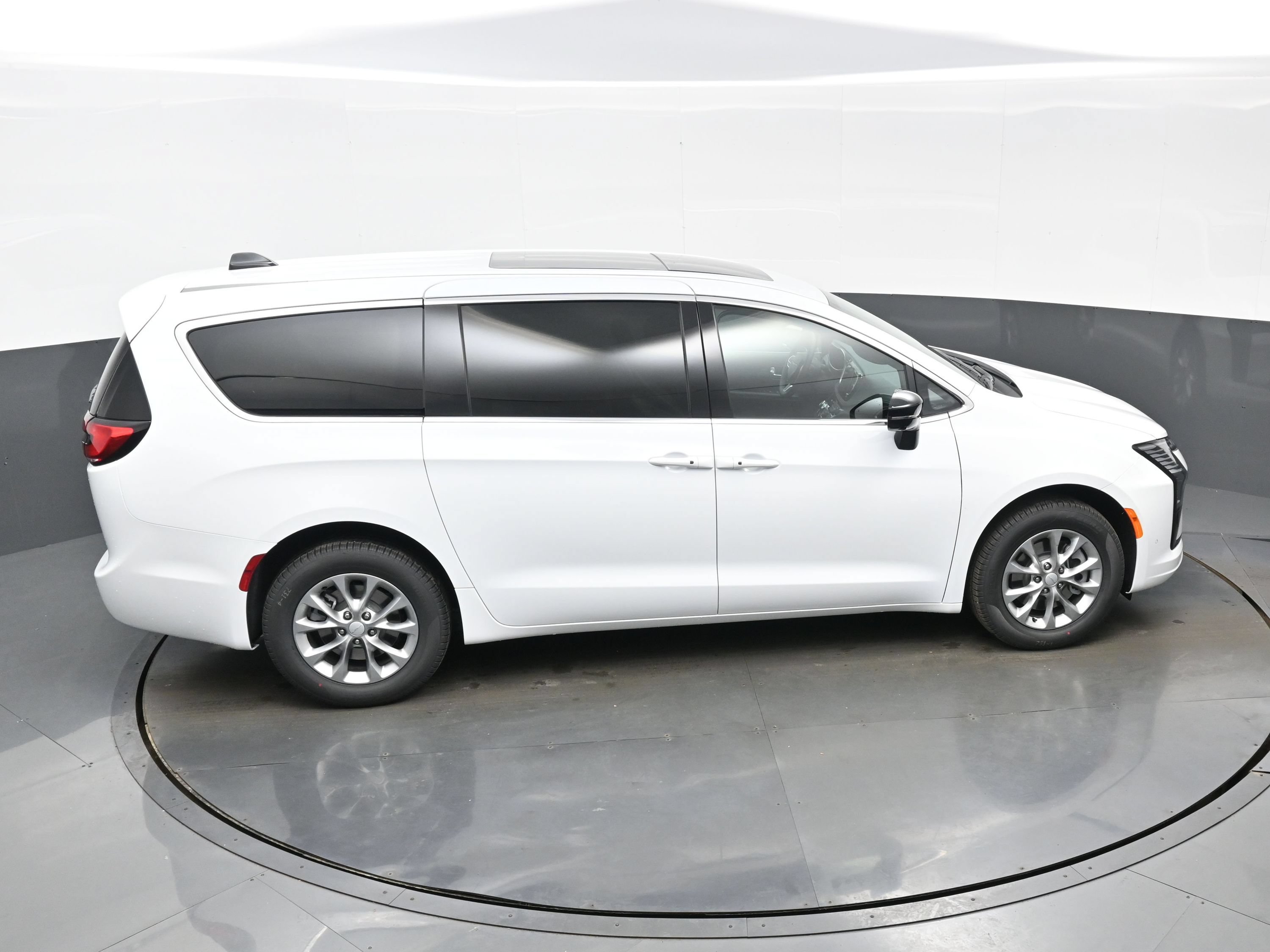 New 2027 Chrysler Pacifica Select AWD/4WD image 27